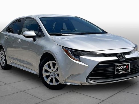 Used 2025 Toyota Corolla LE FWD image 3