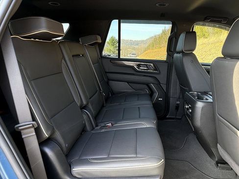 Used 2025 GMC Yukon Elevation image 21