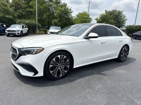 Used 2025 Mercedes-Benz E 350 4MATIC Sedan image 7