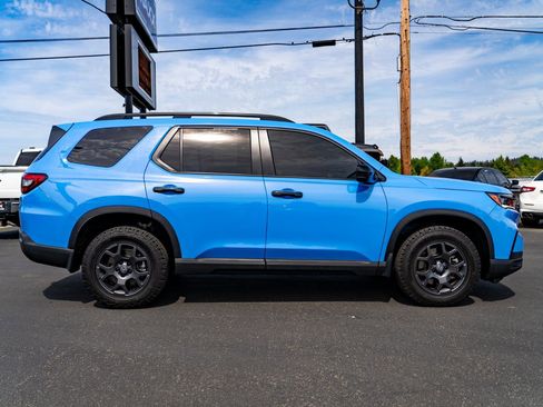 Used 2025 Honda Pilot TrailSport image 8