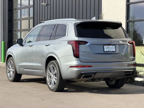 Used 2023 Cadillac XT6 Premium Luxury image 3