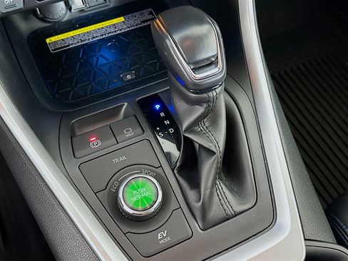 Used 2020 Toyota RAV4 XSE image 25
