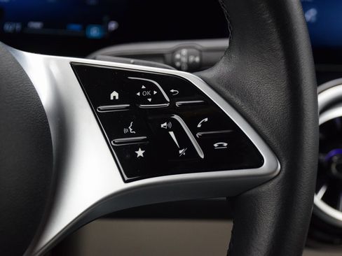 Certified 2025 Mercedes-Benz GLB 250 image 23