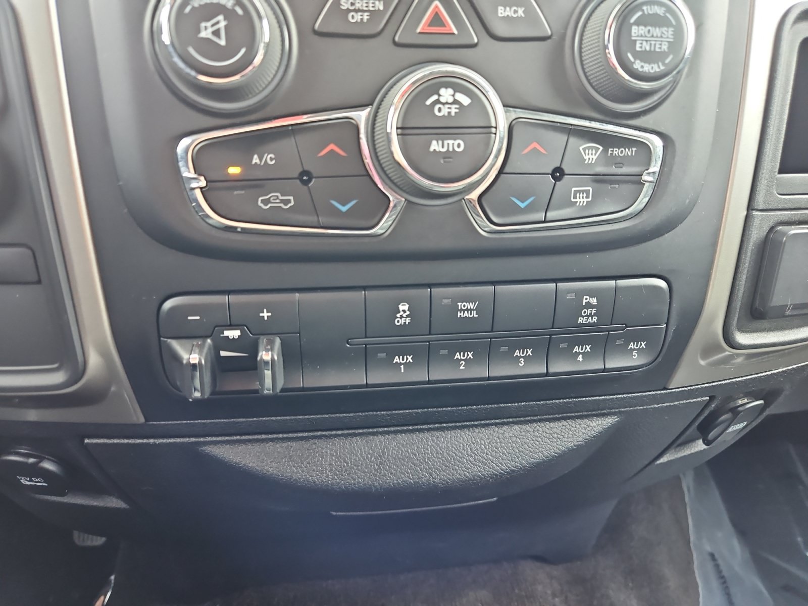 Used 2016 RAM 2500 SLT w/ Comfort Group AWD/4WD image 23
