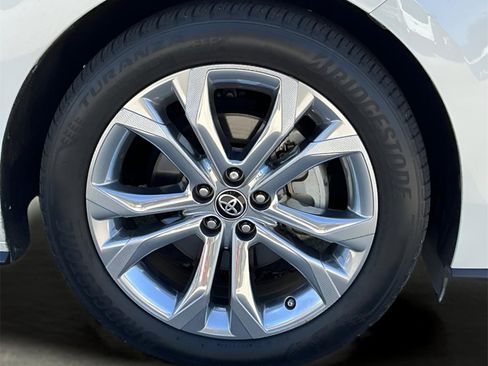 Used 2021 Toyota Sienna Platinum image 17