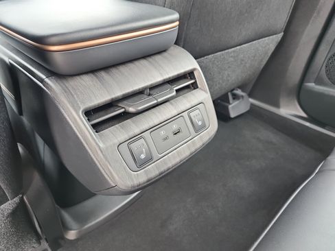 Used 2023 Nissan Ariya FWD image 15