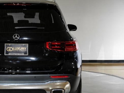 Used 2024 Mercedes-Benz GLB 250 w/ Exclusive Package image 48