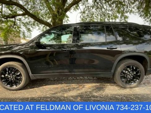 Used 2025 Chevrolet Traverse LT w/ Midnight/Sport Edition AWD/4WD image 5