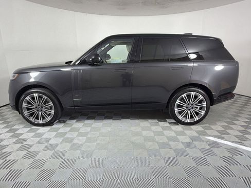 New 2025 Land Rover Range Rover SE image 2