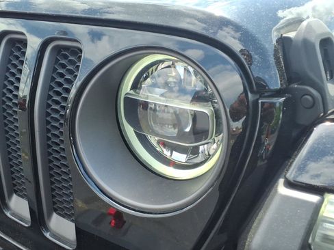 Certified 2022 Jeep Wrangler Unlimited Rubicon w/ LED Lighting Group AWD/4WD image 11
