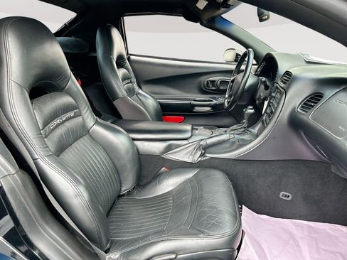 Used 2001 Chevrolet Corvette Convertible w/ Preferred Equipment Group2 image 24