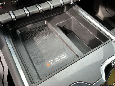 Used 2025 GMC Acadia Elevation image 42