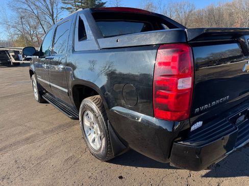 Used 2012 Chevrolet Avalanche LTZ image 10