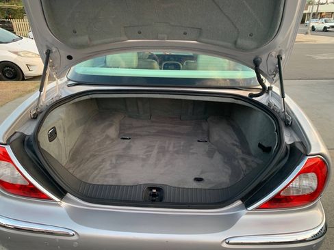 Used 2006 Jaguar XJ8 RWD image 18
