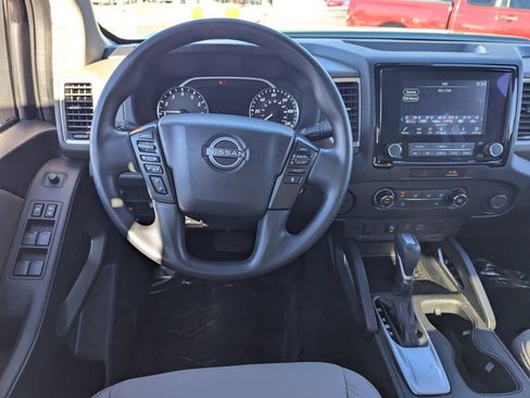 Certified 2022 Nissan Frontier SV w/ Technology Package image 17