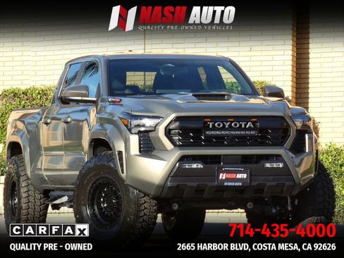Used 2025 Toyota Tacoma TRD Sport image 1