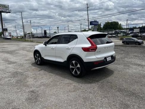 Used 2025 Volvo XC40 B5 Plus AWD/4WD image 3