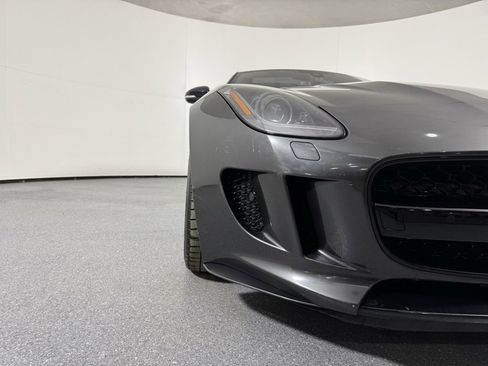 Used 2017 Jaguar F-TYPE R image 4
