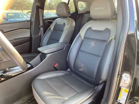 Used 2025 Chevrolet Trax ACTIV w/ Sunroof Package image 20