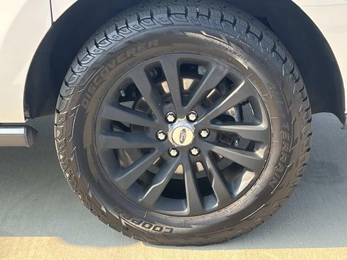 Used 2019 Ford Expedition Max Limited w/ Driver Assistance Package RWD image 11