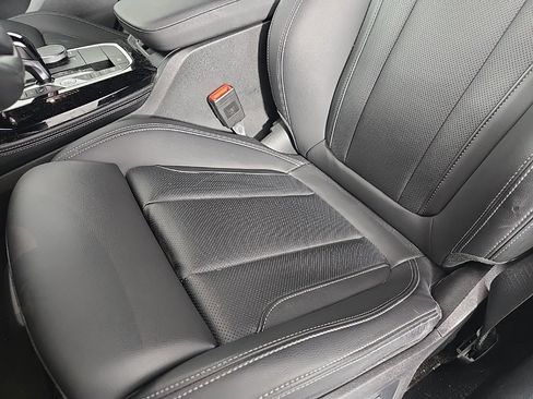 Certified 2022 BMW X4 xDrive30i w/ Premium Package image 12