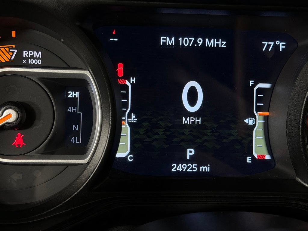 Used 2025 Jeep Wrangler Unlimited Rubicon w/ Convenience Group AWD/4WD image 19
