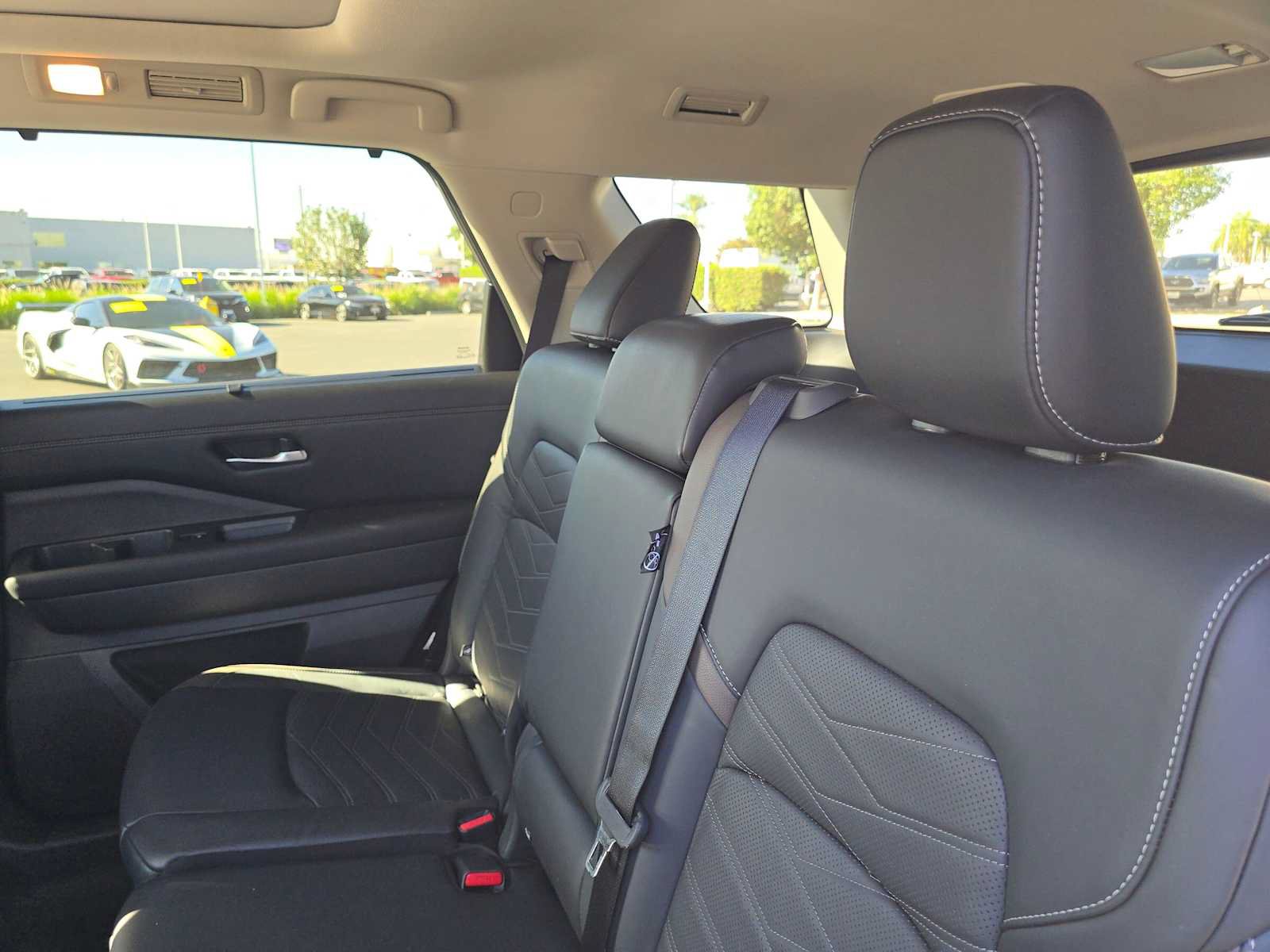 Used 2023 Nissan Pathfinder Platinum w/ Lighting Package (N93) FWD image 19