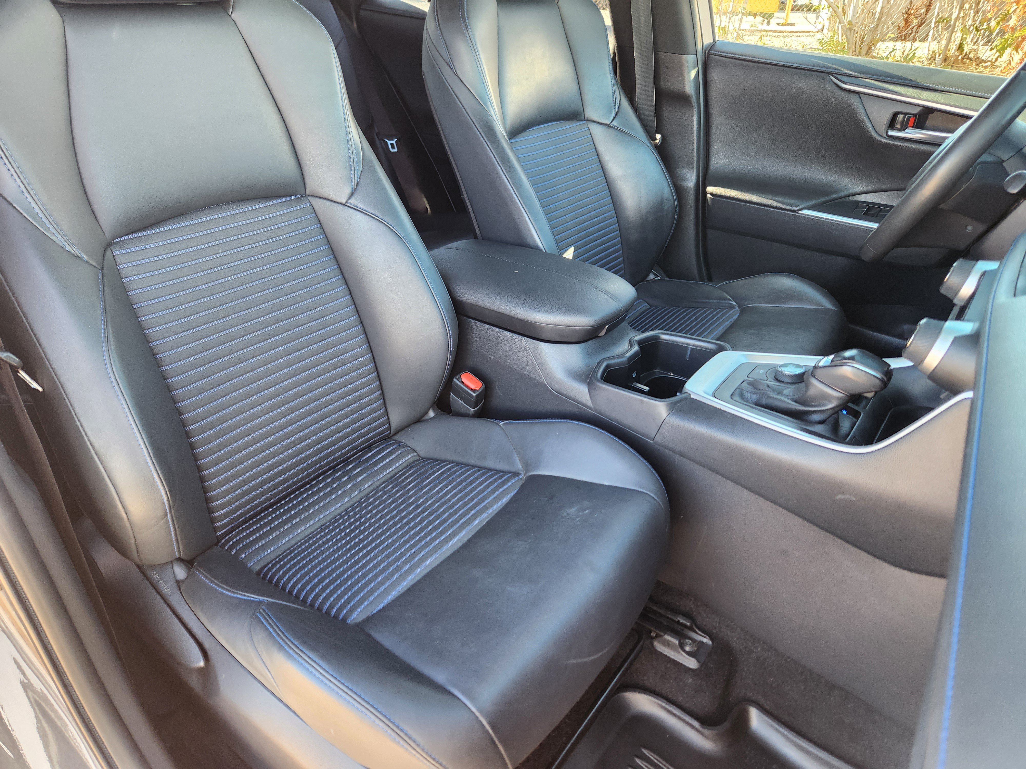 Used 2022 Toyota RAV4 XSE AWD/4WD image 10