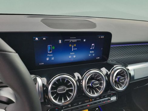 Certified 2025 Mercedes-Benz GLB 250 image 33
