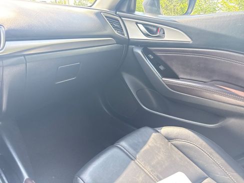 Used 2017 MAZDA MAZDA3 Touring FWD image 17