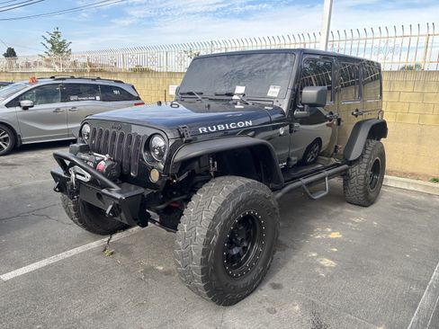 Used 2014 Jeep Wrangler Unlimited Rubicon w/ Connectivity Group AWD/4WD image 2