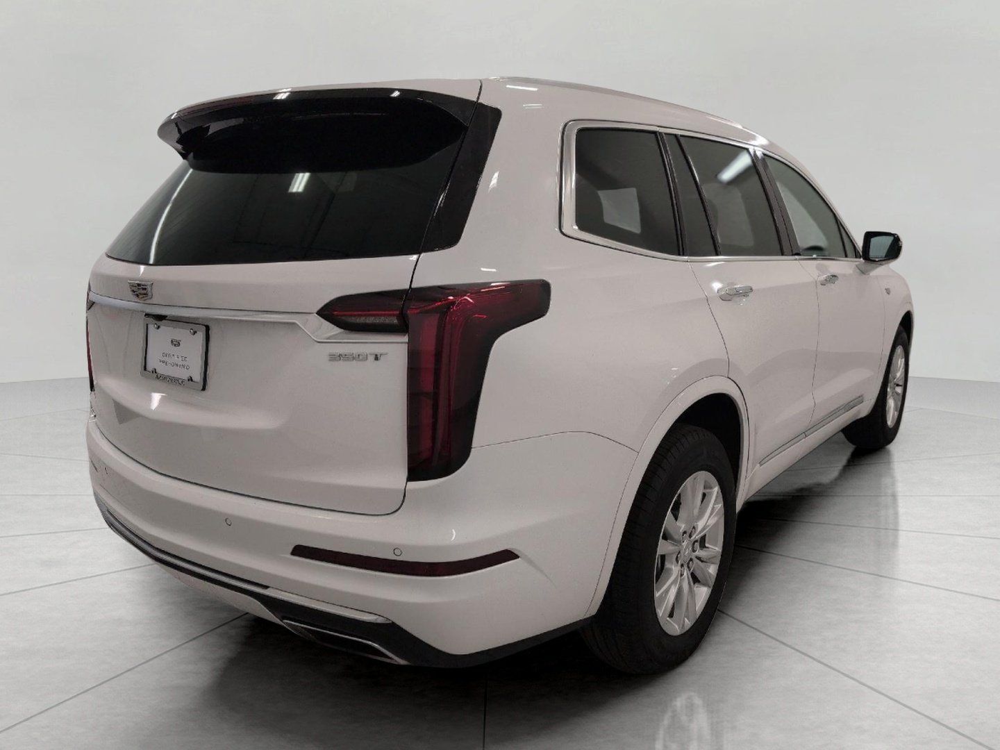 Certified 2024 Cadillac XT6 Luxury w/ LPO, Floor Liner Package AWD/4WD image 19