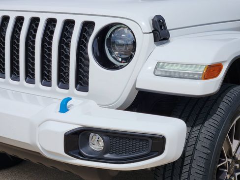 Used 2023 Jeep Wrangler Unlimited Sahara AWD/4WD image 10