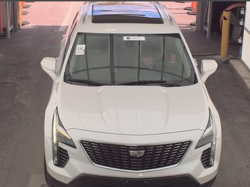 Used 2019 Cadillac XT4 Luxury w/ Cold Weather Package FWD image 2