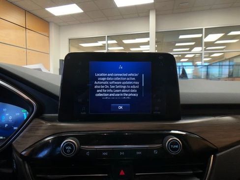 Certified 2020 Ford Escape Titanium image 17