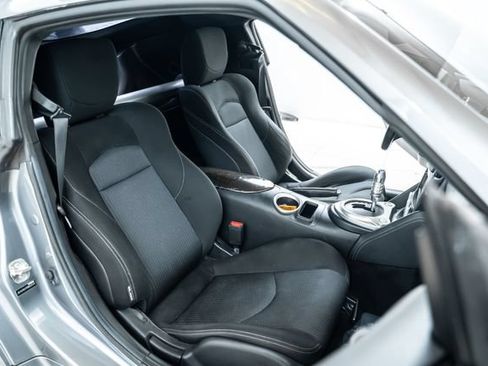 Used 2016 Nissan 370Z Coupe RWD image 21