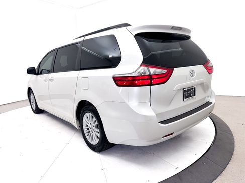 Used 2015 Toyota Sienna XLE FWD image 10