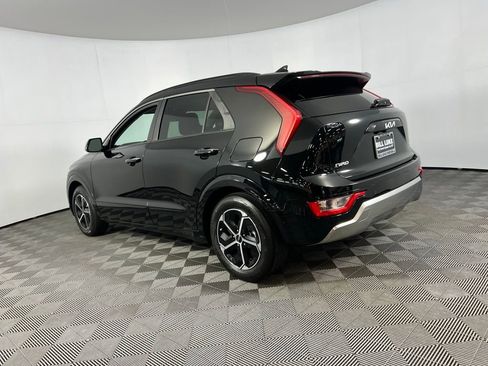 Used 2023 Kia Niro SX image 9