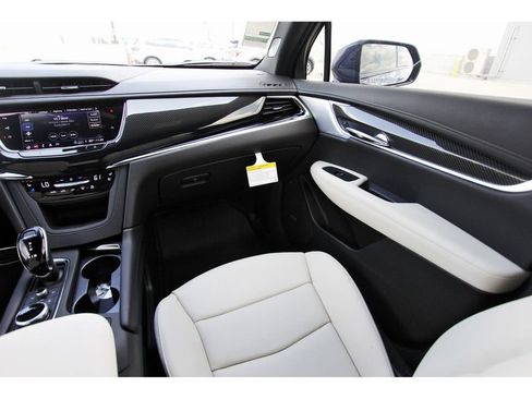 New 2025 Cadillac XT6 Sport w/ Technology Package image 10