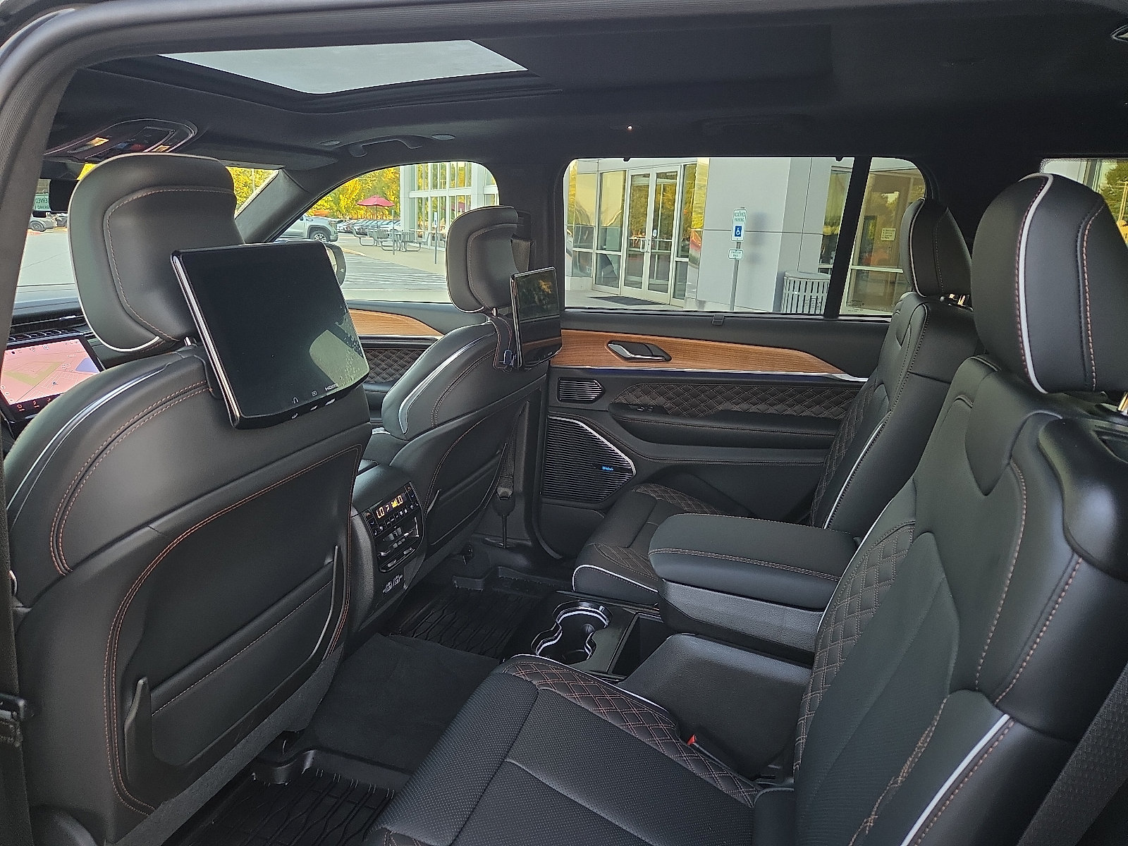 Used 2025 Jeep Grand Cherokee L Summit AWD/4WD image 10