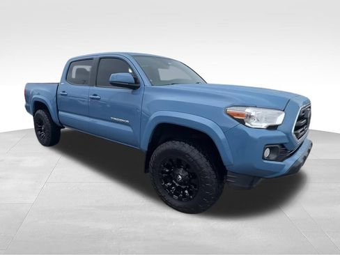 Used 2019 Toyota Tacoma SR5 AWD/4WD image 2