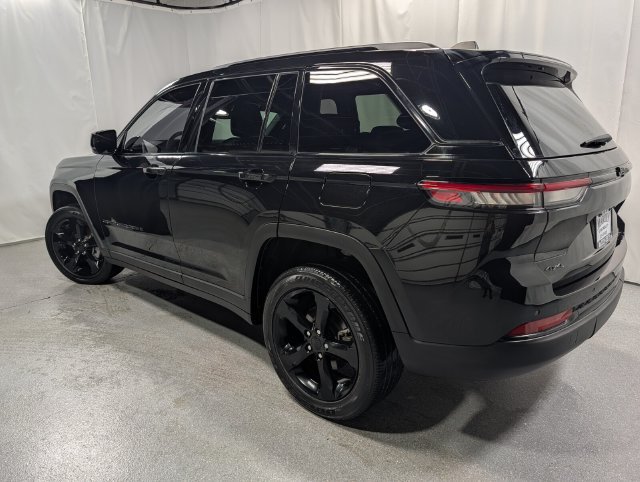 Used 2024 Jeep Grand Cherokee Altitude AWD/4WD image 4