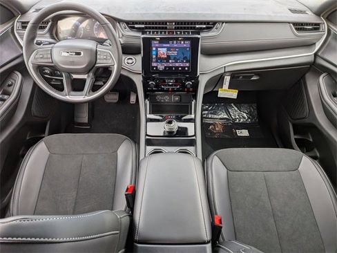 New 2025 Jeep Grand Cherokee Altitude image 27