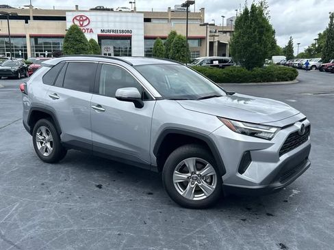 Used 2025 Toyota RAV4 XLE AWD/4WD image 2