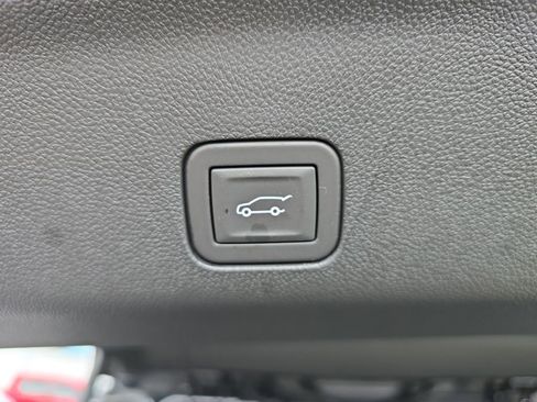 Used 2025 Chevrolet Tahoe High Country AWD/4WD image 14
