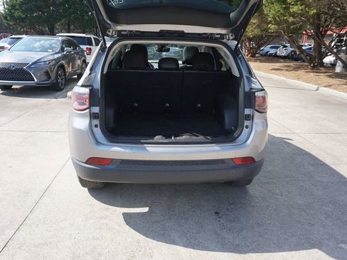 Used 2018 Jeep Compass Latitude w/ Popular Equipment Group image 15