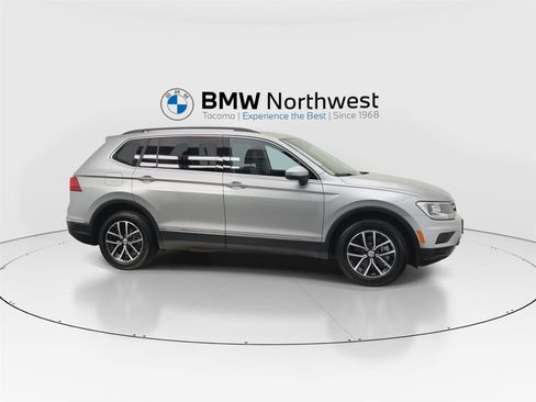 Used 2021 Volkswagen Tiguan SE w/ Panoramic Sunroof Package image 5