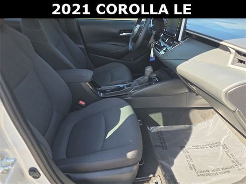 Used 2021 Toyota Corolla LE image 10