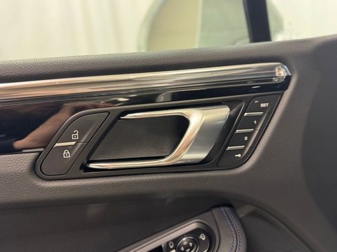 New 2026 Porsche Macan image 9