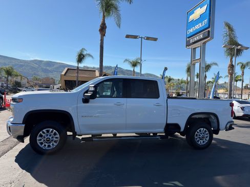 Used 2025 Chevrolet Silverado 2500 LT w/ Convenience Package AWD/4WD image 5
